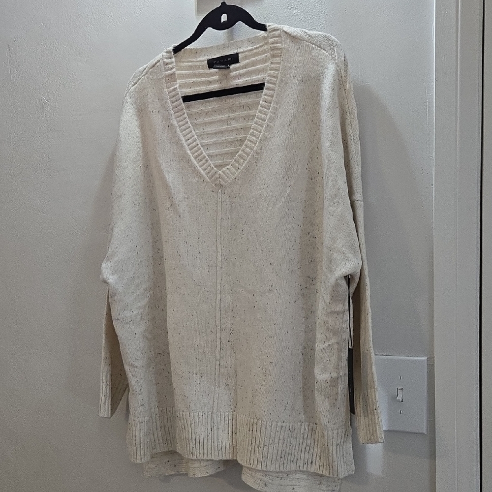 Tahari Cream V-Neck Sweater Size 2X - Picture 2 of 7